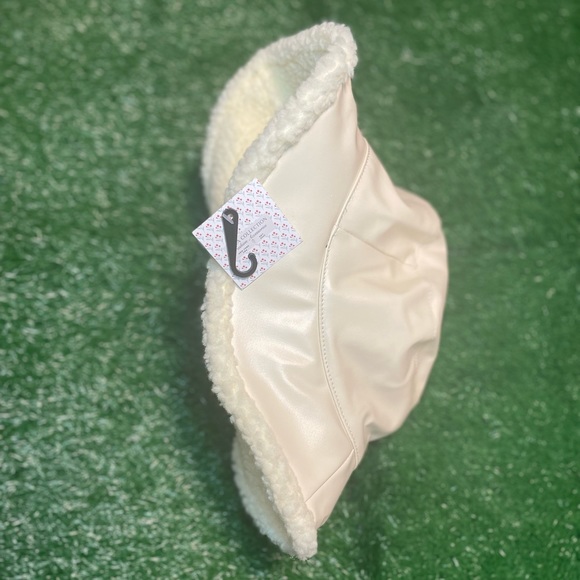 LULLA COLLECTION Women tending bucket hat. - Picture 1 of 7